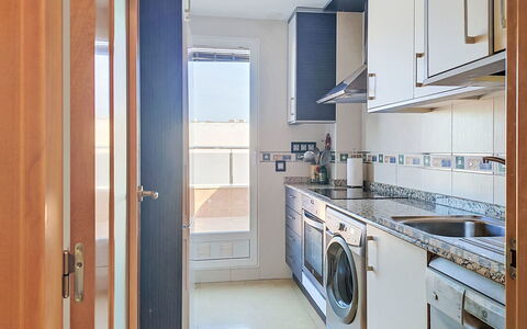 Marina Azul: Verdieping, Flooring, Appartement, Major Appliance, Beits, Houten Vloer, Hardwood, Keuken, Toestel Van De Keuken, Cabinetry