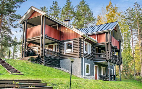 Lieksa 724: Hout, Huis, Siding, Verblijf, Huis, Dak, Veranda, Land Lot, Landgoed, Blokhut