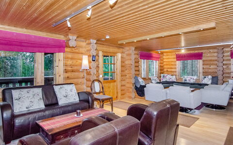 Lieksa 724: Huis, Verblijf, Blokhut, Woonkamer, Hardwood, Beits, Houten Vloer, Hut, Hotel