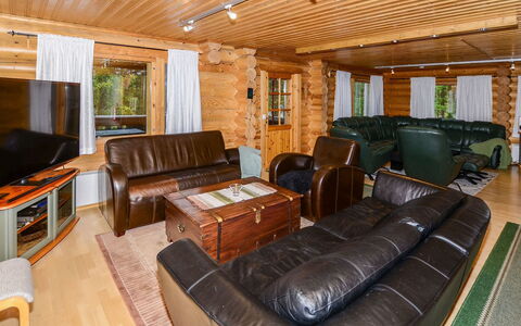 Lieksa 725: Hout, Meubilair, Plafond, Interieur Ontwerp, Huis, Bankstel, Verdieping, Verblijf, Kamer, Woonkamer