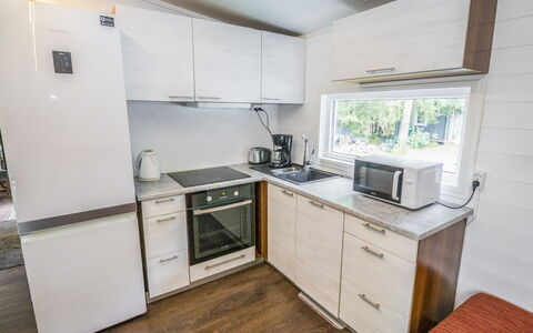 Tuuliranta: Major Appliance, Houten Vloer, Keuken, Hardwood, Countertop, Beits, Wastafel, Kraan, Toestel Van De Keuken, Loodgieter