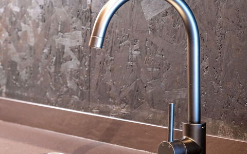 Bognor Regis 602: Loodgieterswerkinrichting, Gootsteen, Kraan, Wastafel, Loodgieter, Countertop, Keuken, Metaal