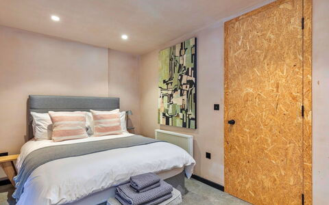 Bognor Regis 602: Interieur Ontwerp, Meubilair, Muur, Slaapkamer, Flooring, Verdieping, Hout, Laken, Plafond, Bed