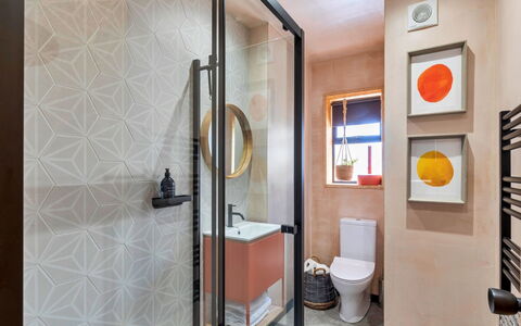 Bognor Regis 602: Interieur Ontwerp, Muur, Flooring, Verdieping, Lichte Inrichting, Verlichting, Plafond, Loodgieterswerkinrichting, Badkamer, Oranje