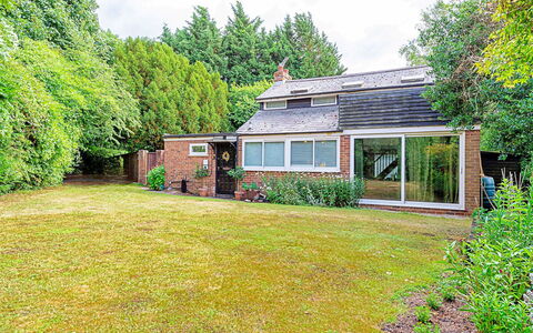 Hollybush Studio: Gras, Huis, Huis, Struik, Dak, Verblijf, Woongebied, Tuin, Landgoed, Boerderij