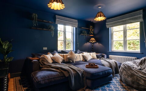 The Old Schoolhouse at Penrhos: Meubilair, Blauw, Interieur Ontwerp, Bankstel, Muur, Flooring, Woonkamer, Kamer, Verdieping, Plafond