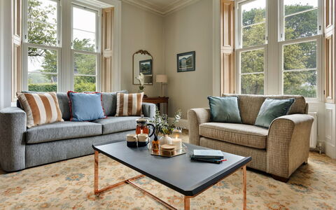 Spinney Corner: Meubilair, Interieur Ontwerp, Bankstel, Flooring, Verdieping, Hout, Woonkamer, Kamer, Huis