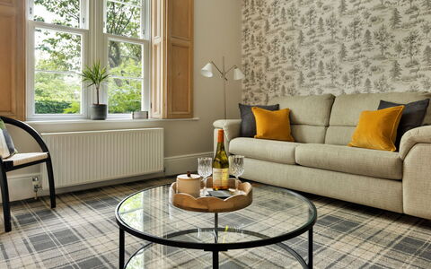 Spinney Corner: Flooring, Verdieping, Interieur Ontwerp, Meubilair, Woonkamer, Huis, Appartement, Bankstel, Houten Vloer