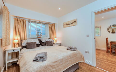 North View Annexe: Meubilair, Bed, Interieur Ontwerp, Slaapkamer, Bedding, Laken, Hout, Linens, Plafond, Verdieping