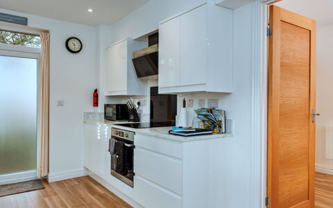 North View Annexe: Interieur Ontwerp, Cabinetry, Flooring, Toestel Van De Keuken, Countertop, Meubilair, Major Appliance, Muur, Keuken, Hout