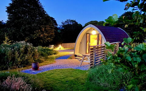 Whinfell Pod: Tuin, Verblijf, Garden Gebouwen, Schuur, Werf, Landscaping, Boerderij, Backyard, Outdoor Structuur, Kamerplant