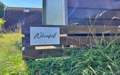Whinfell Pod: Tuin, Gazon, Backyard, Landscaping, Werf, Plank, Siding