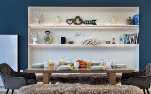 The Penthouse, Scarborough: Meubilair, Interieur Ontwerp, Hout, Tafel, Flooring, Huis, Stellingen, Verlichting, Kamer, Woonkamer
