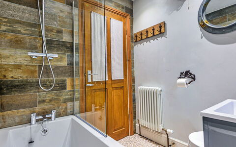 No.3 Sandside: Loodgieterswerkinrichting, Muur, Flooring, Badkamer, Interieur Ontwerp, Hout, Verdieping, Kraan, Loodgieter, Tegel