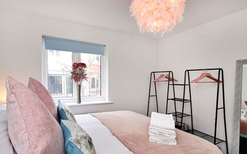 Captains Retreat, Whitby: Meubilair, Interieur Ontwerp, Muur, Slaapkamer, Bed, Kamer, Hout, Plafond, Linens, Laken