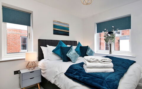 Captains Retreat, Whitby: Interieur Ontwerp, Huis, Appartement, Slaapkamer, Hoofdkussen, Bedding, Laken, Lamp, Bed, Kussen Gooien