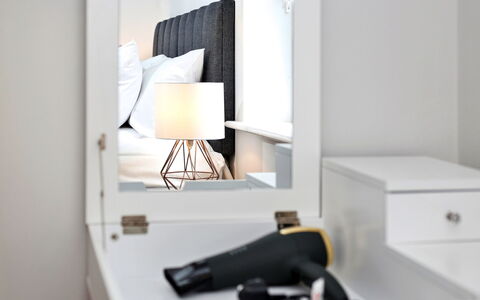 Captains Retreat, Whitby: Meubilair, Interieur Ontwerp, Verlichting, Slaapkamer, Kamer, Huis, Lamp, Bed, Spiegel