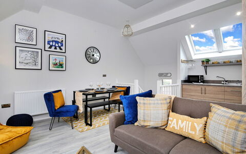 Captains Retreat, Whitby: Meubilair, Interieur Ontwerp, Bankstel, Flooring, Verdieping, Hout, Kamer, Plafond, Woonkamer, Appartement