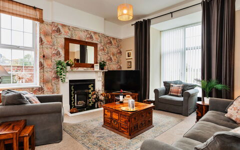 The Old Storehouse: Meubilair, Interieur Ontwerp, Muur, Flooring, Verdieping, Hout, Bankstel, Woonkamer, Plafond, Kamer