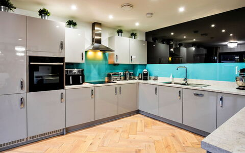 South Beach House: Keuken, Toestel Van De Keuken, Major Appliance, Interieur Ontwerp, Countertop, Flooring, Cabinetry, Meubilair, Verdieping, Plafond