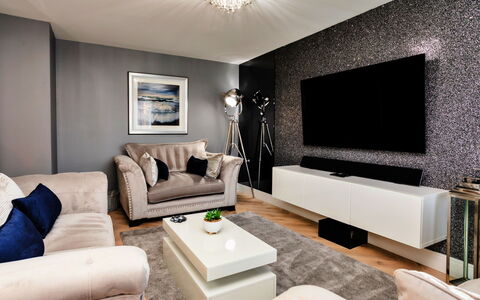 South Beach House: Meubilair, Interieur Ontwerp, Muur, Flooring, Woonkamer, Bankstel, Verdieping, Huis, Televisie, Plafond