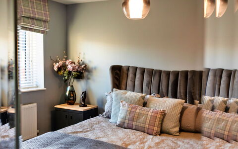 South Beach House: Meubilair, Bed, Slaapkamer, Interieur Ontwerp, Bedding, Laken, Hout, Linens, Kussen Gooien, Textiel