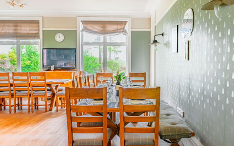 Evergreen Manor: Meubilair, Interieur Ontwerp, Flooring, Verdieping, Hout, Plafond, Tafel, Stoel, Eetkamer, Verlichting