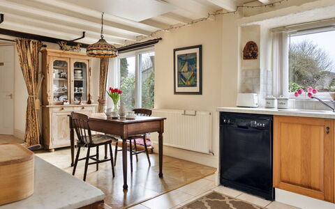 Vine Barn: Meubilair, Interieur Ontwerp, Flooring, Hout, Cabinetry, Plafond, Kamer, Verdieping, Verlichting, Keuken