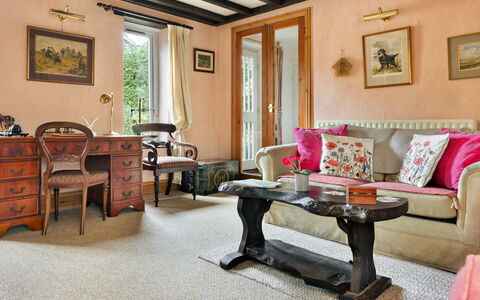 Vine Barn: Meubilair, Interieur Ontwerp, Hout, Flooring, Fotolijst, Verdieping, Kamer, Verlichting, Tafel, Woonkamer