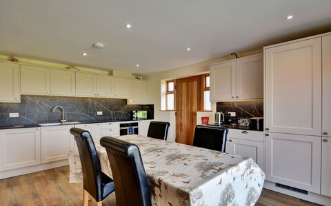 The Owls Rest: Interieur Ontwerp, Meubilair, Hout, Plafond, Flooring, Keuken, Countertop, Cabinetry, Verlichting, Kamer