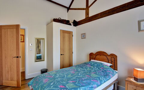 The Owls Rest: Meubilair, Slaapkamer, Hout, Bed, Interieur Ontwerp, Laken, Bedding, Plafond, Verdieping, Flooring