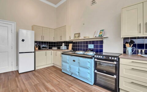 Clavering Hall: Flooring, Interieur Ontwerp, Hout, Major Appliance, Verdieping, Toestel Van De Keuken, Keuken, Cabinetry, Huishoudapparatuur, Kamer