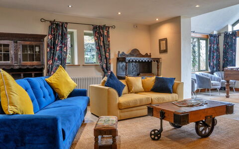 Rough Close Farm Cottage: Meubilair, Interieur Ontwerp, Bankstel, Muur, Woonkamer, Hout, Flooring, Kamer, Huis, Verdieping