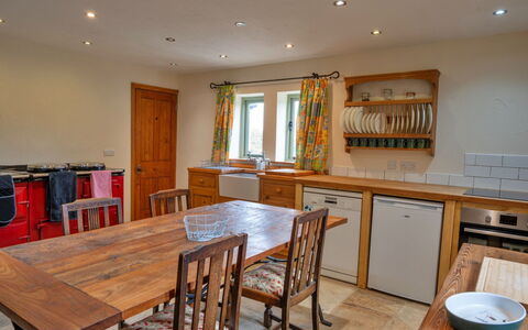 Rough Close Farm Cottage: Meubilair, Interieur Ontwerp, Flooring, Hout, Verdieping, Cabinetry, Kamer, Plafond, Tafel, Keuken