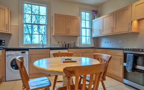 South Lodge at Longford: Meubilair, Cabinetry, Flooring, Countertop, Interieur Ontwerp, Keuken, Verdieping, Hout, Toestel Van De Keuken, Major Appliance