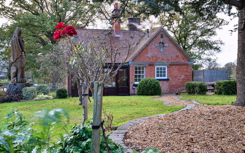 South Lodge at Longford: Gras, Huis, Dak, Struik, Verblijf, Tuin, Huis, Woongebied, Land Lot