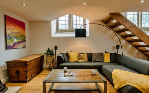 Heather View Chapel: Meubilair, Interieur Ontwerp, Bankstel, Flooring, Muur, Verdieping, Hout, Houten Vloer, Woonkamer, Plafond