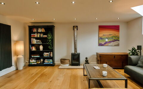 Heather View Chapel: Meubilair, Interieur Ontwerp, Flooring, Verdieping, Muur, Hout, Houten Vloer, Plafond, Kamer, Woonkamer