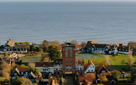 Arc Thorpeness: Gebouw, Huis, Landschap, Woongebied, Huis, Land Lot, Dak, Toren, Voorstad, Verblijf