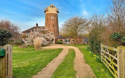 The Old Windmill: Gras, Struik, Huis, Landschap, Landelijk Gebied, Land Lot, Verblijf, Toren