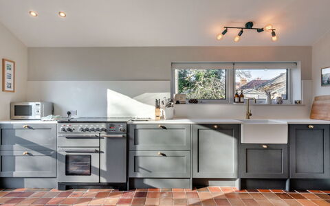 The Old Windmill: Keuken, Toestel Van De Keuken, Major Appliance, Cabinetry, Countertop, Fornuis, Lade, Huishoudapparatuur, Fornuis, Gasfornuis