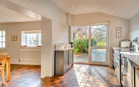 The Old Windmill: Flooring, Interieur Ontwerp, Muur, Verdieping, Countertop, Keuken, Hout, Plafond, Meubilair, Cabinetry
