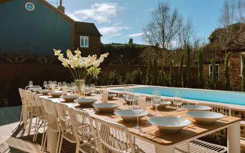 Arc Next-The-Sea: Meubilair, Tafel, Stoel, Keuken En Eettafel, Buitenmeubels, Buitentafel, Restaurant, Eetkamer, Natuurlijk Materiaal, Patio