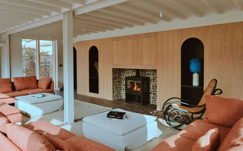 Arc Next-The-Sea: Interieur Ontwerp, Meubilair, Flooring, Muur, Verdieping, Hout, Plafond, Bankstel, Woonkamer, Huis