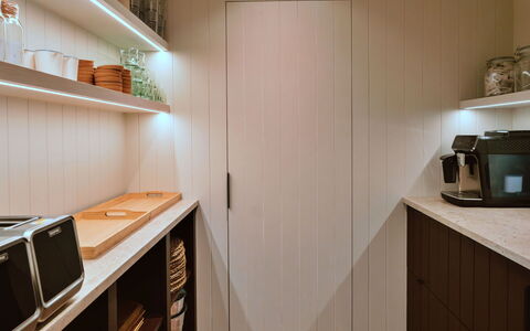 Arc Next-The-Sea: Muur, Interieur Ontwerp, Hout, Plafond, Flooring, Verlichting, Keuken, Meubilair, Stellingen, Lichte Inrichting