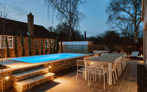 Arc Next-The-Sea: Zwembad, Samengesteld Materiaal, Toevlucht, Buitenmeubels, Schaduw, Landgoed, Eco Hotel, Backyard, Steen, Beton