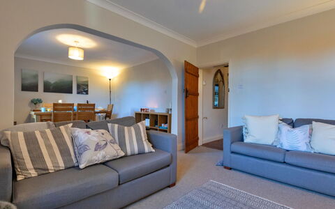 Ingersley Cottage: Meubilair, Interieur Ontwerp, Bankstel, Flooring, Muur, Verdieping, Hout, Plafond, Kamer, Woonkamer