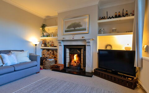 Ingersley Cottage: Haard, Meubilair, Interieur Ontwerp, Flooring, Hout, Woonkamer, Verdieping, Kamer, Verlichting, Huis