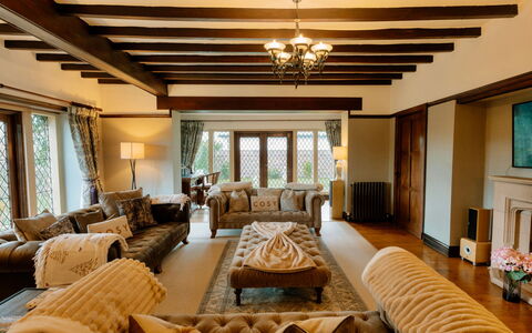 Greenacres: Meubilair, Interieur Ontwerp, Hout, Plafond, Flooring, Huis, Verdieping, Bankstel, Verlichting, Woonkamer