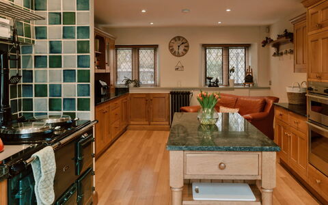 Greenacres: Meubilair, Keuken, Countertop, Cabinetry, Interieur Ontwerp, Toestel Van De Keuken, Flooring, Hout, Verdieping, Lade